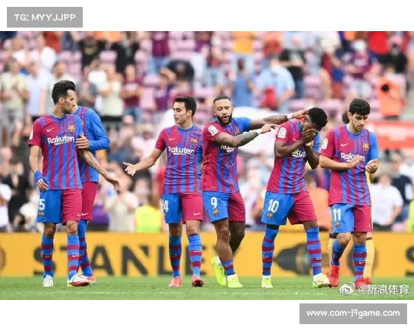 巴萨球员参观当地儿童医院，赠送圣诞礼物